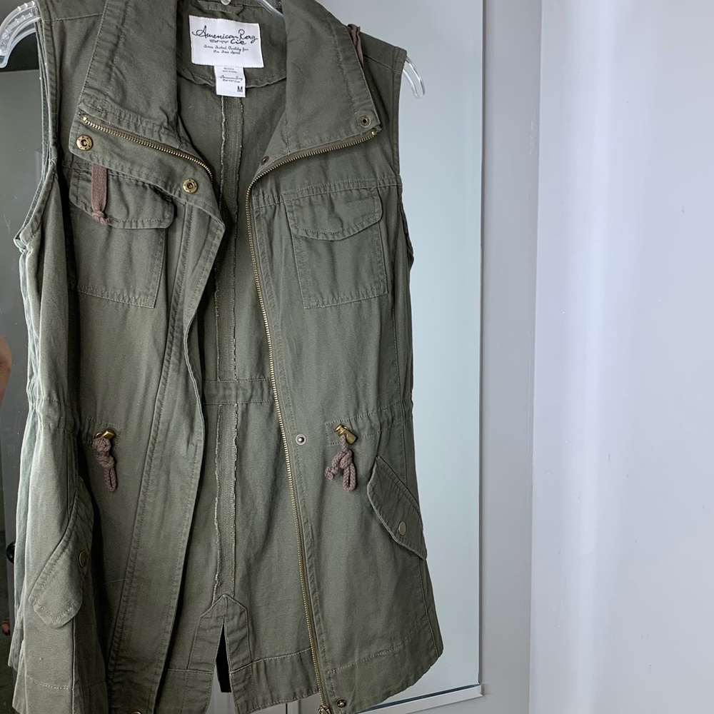 Sleeveless army jacket